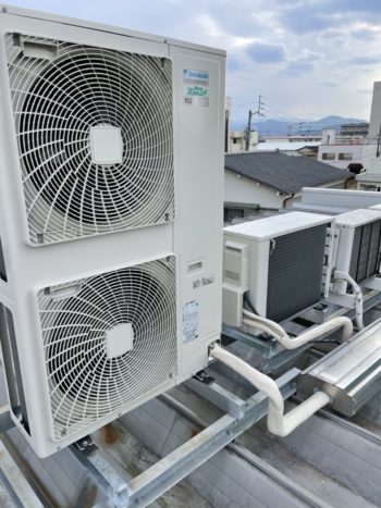 徳島県の某薬局様で空調機の入替工事