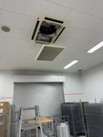 兵庫県　神戸市　衣料品店様　業務用エアコン入れ替え工事